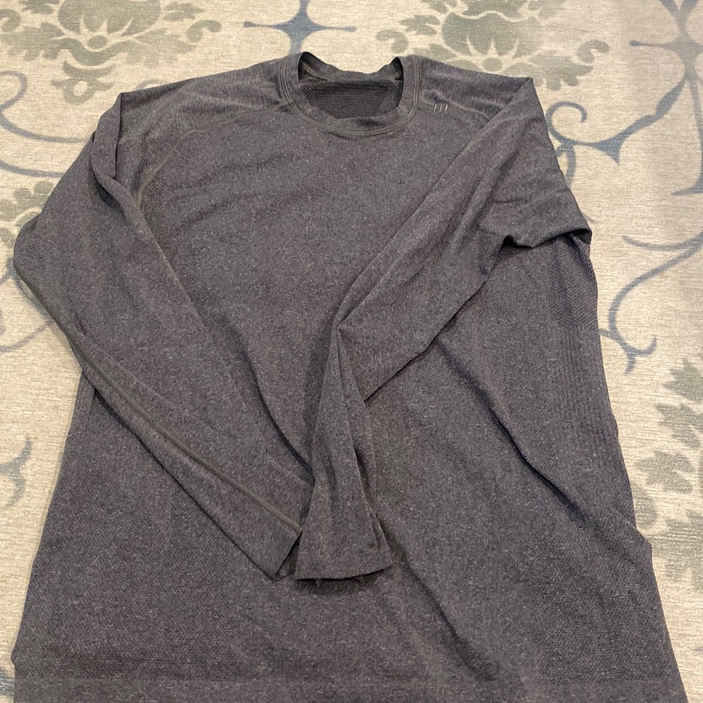 Lululemon workout shirt